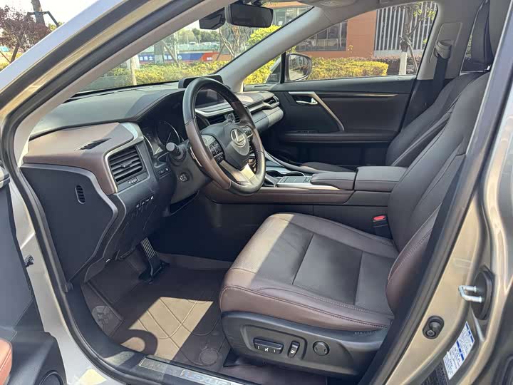 Фото 3 - Lexus RX