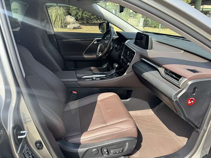 Фото 5 - Lexus RX