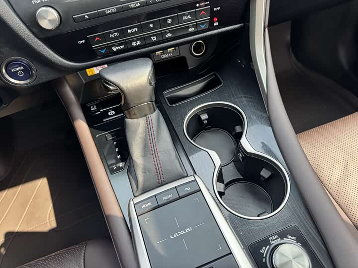 Фото 8 - Lexus RX