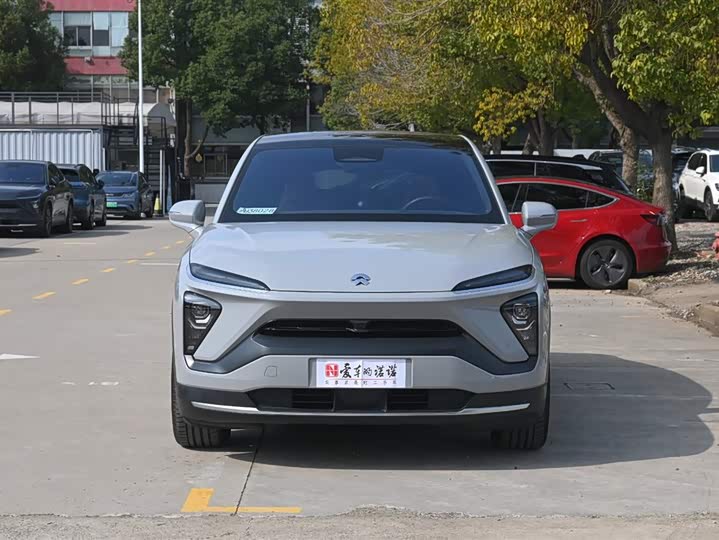 Фото 2 - Nio EC6
