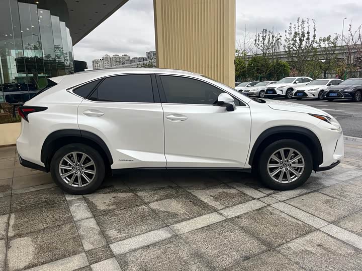Photo 4 - Lexus NX