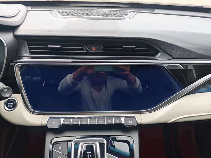 Фото 8 - Geely Atlas