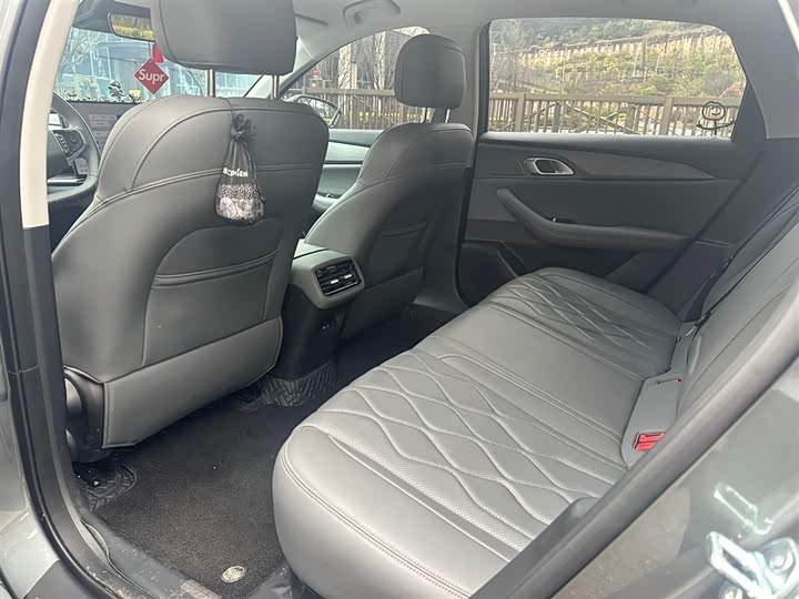 Photo 8 - Geely Galaxy A7