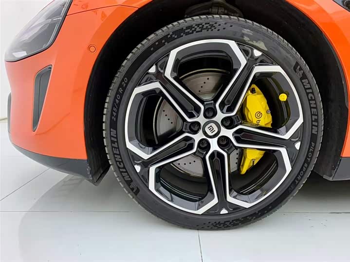 Photo 6 - Xiaomi SU7