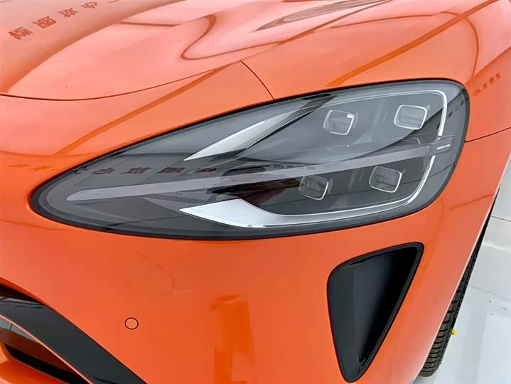 Photo 8 - Xiaomi SU7