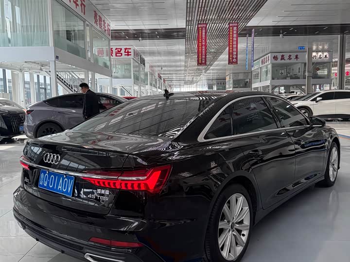 Фото 5 - Audi A6L