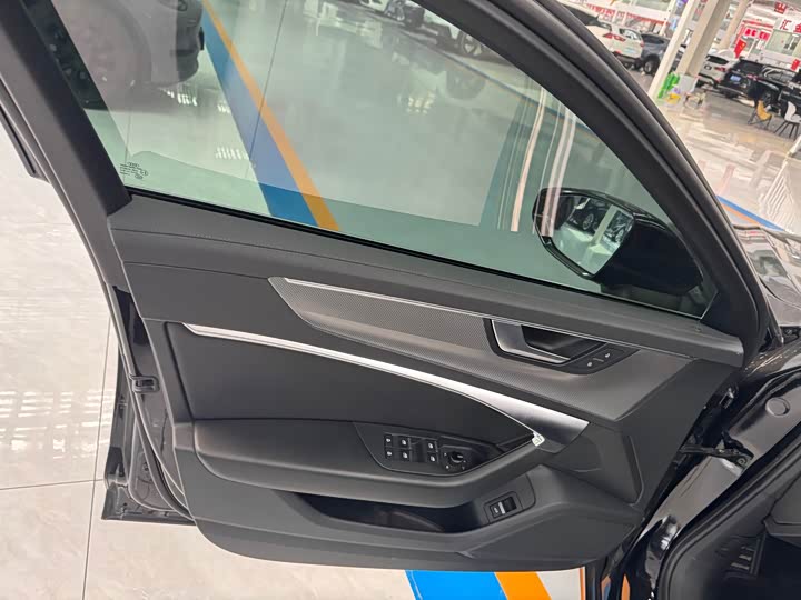 Фото 9 - Audi A6L