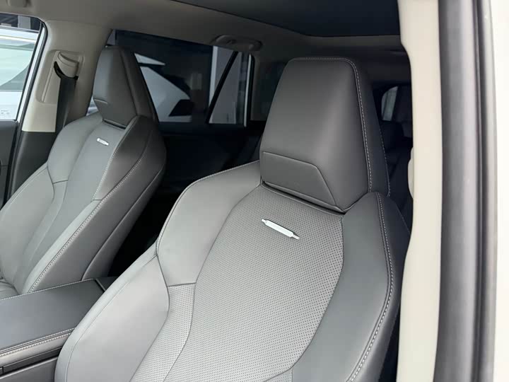 Photo 7 - Toyota Wildlander