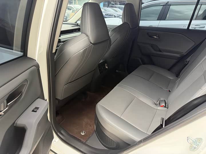 Photo 8 - Toyota Wildlander