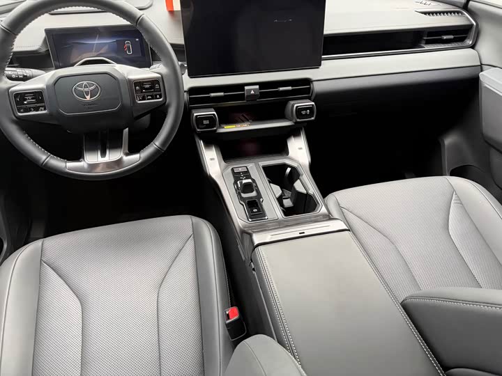 Photo 9 - Toyota Wildlander