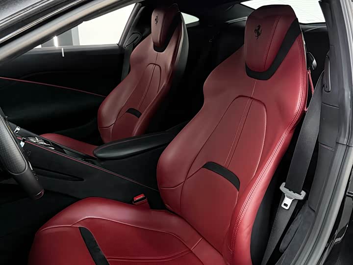 Фото 9 - Ferrari Roma