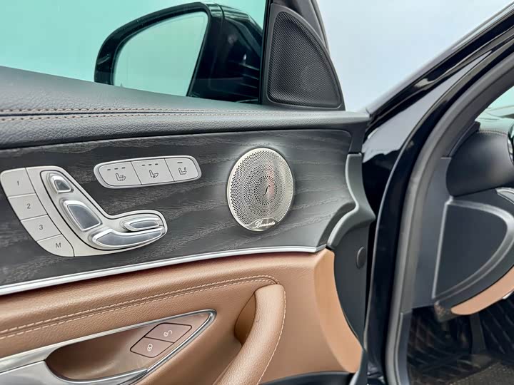 Photo 9 - Mercedes-Benz E-Class