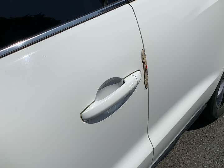 Фото 9 - Geely Vision X6