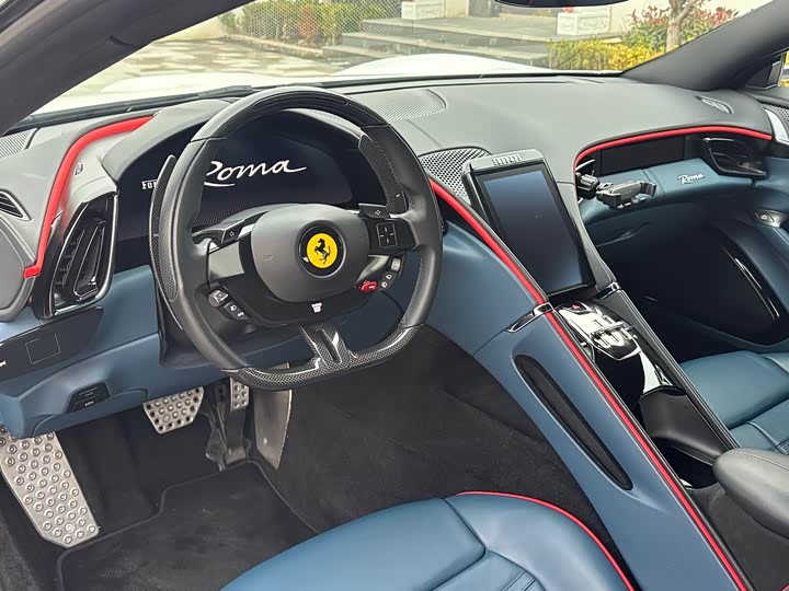 Photo 3 - Ferrari Roma