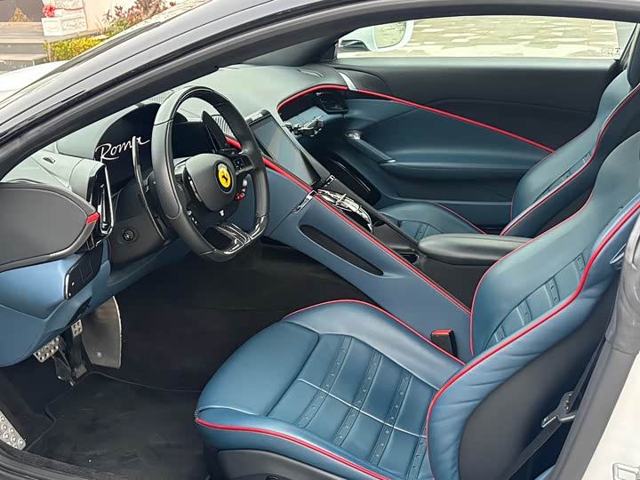 Photo 5 - Ferrari Roma