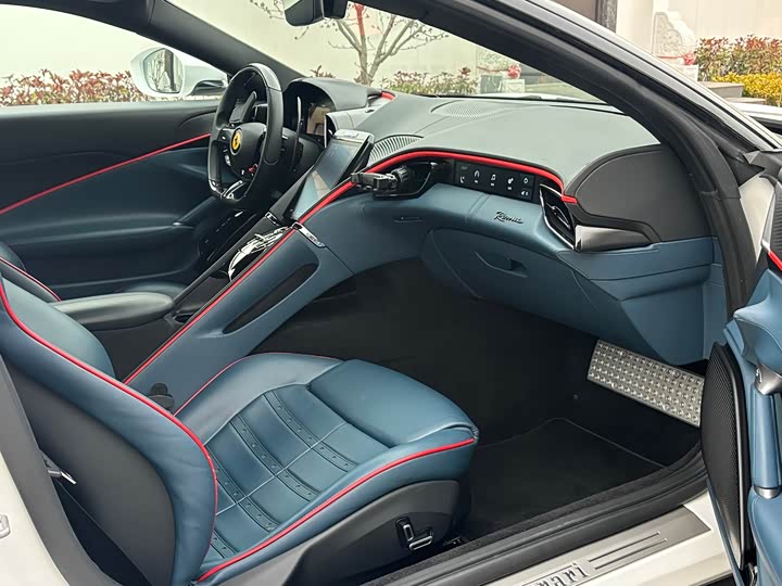 Photo 7 - Ferrari Roma