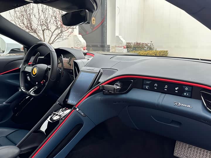 Photo 8 - Ferrari Roma