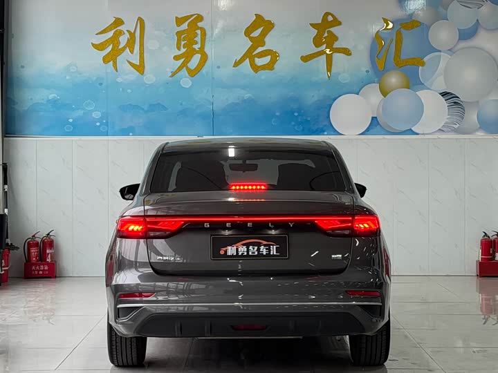 Фото 4 - Geely Emgrand