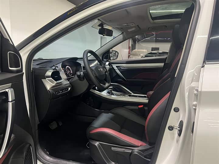 Фото 8 - Geely Coolray