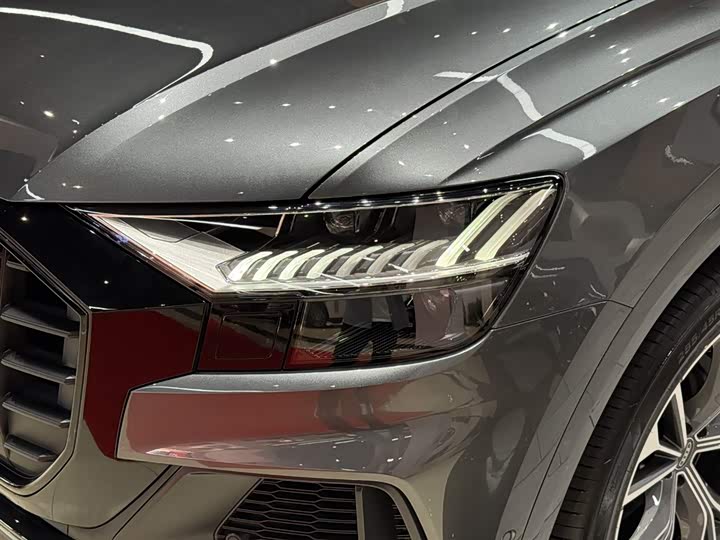 Фото 6 - Audi Q8