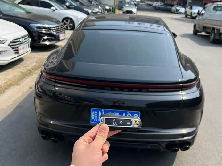 Фото 2 - Porsche Panamera