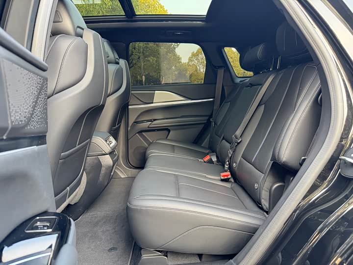 Фото 6 - Cadillac XT5