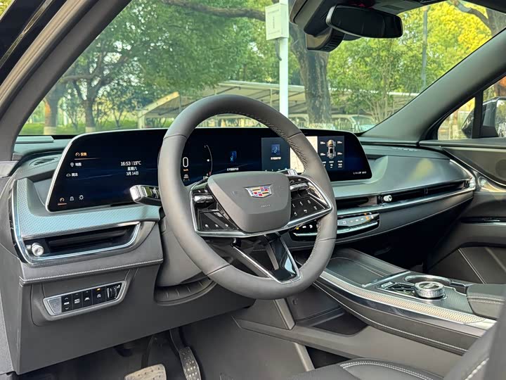 Фото 7 - Cadillac XT5