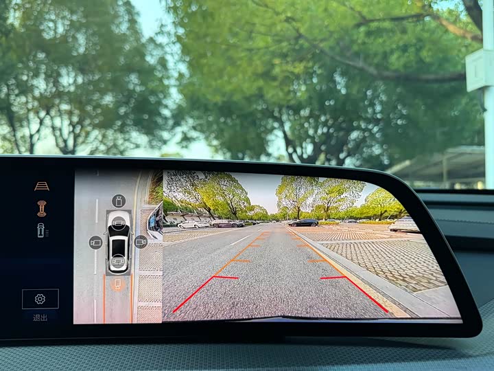 Фото 8 - Cadillac XT5