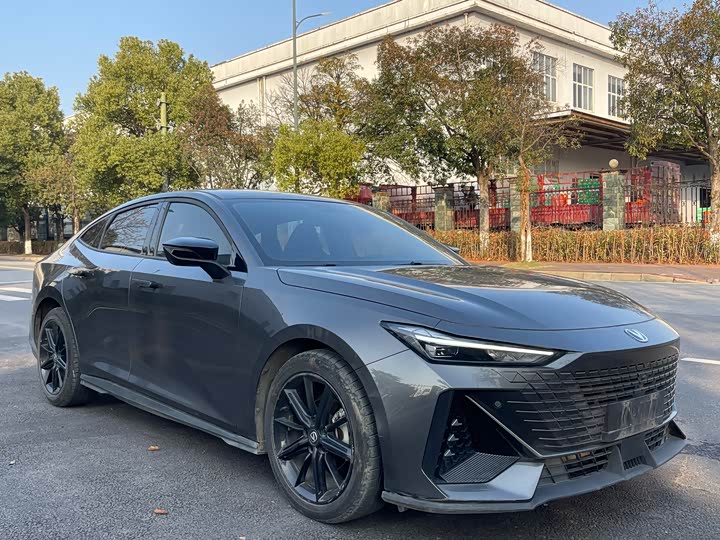 Фото 1 - Changan UNI-V