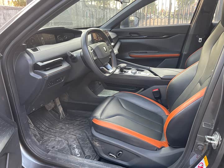 Фото 9 - Changan UNI-V