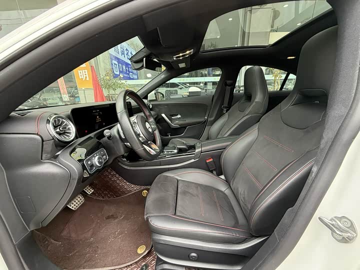 Фото 4 - Mercedes-Benz CLA-Class