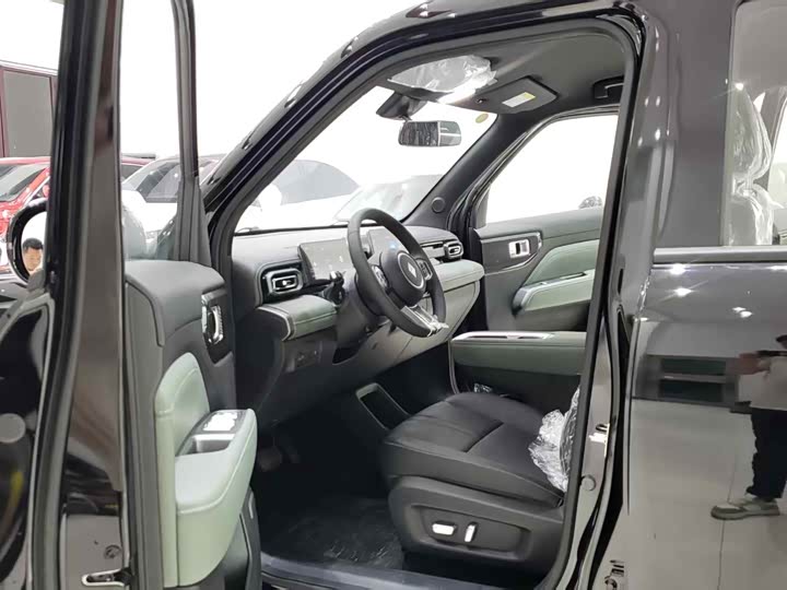 Photo 4 - Baojun Yep Plus