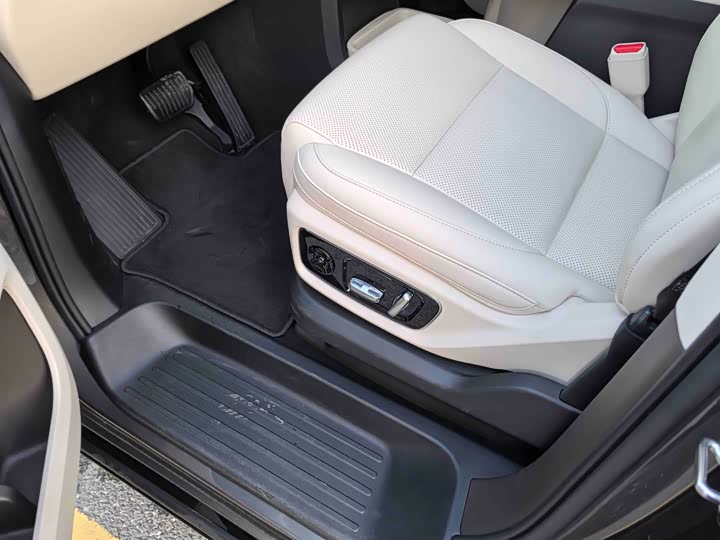 Photo 5 - LiXiang Mega