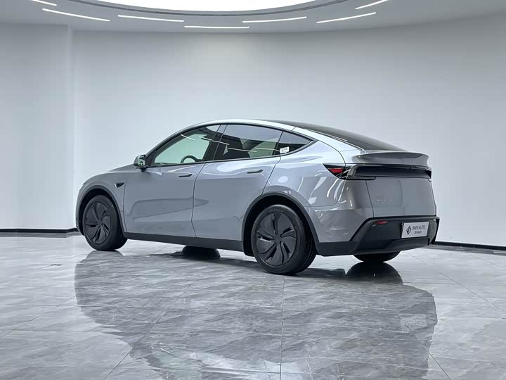 Фото 6 - Tesla Model Y