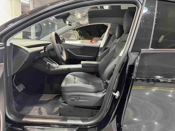 Фото 9 - Tesla Model Y