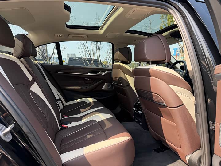 Фото 9 - BMW 5 Series