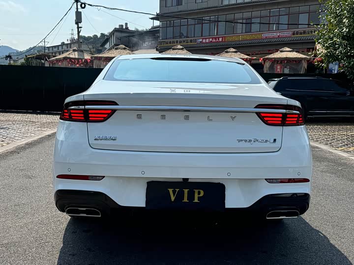 Фото 4 - Geely Preface