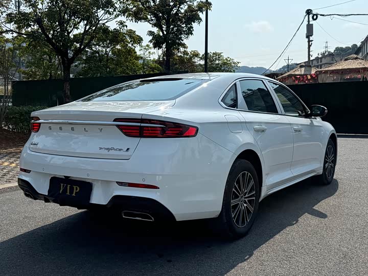 Фото 6 - Geely Preface