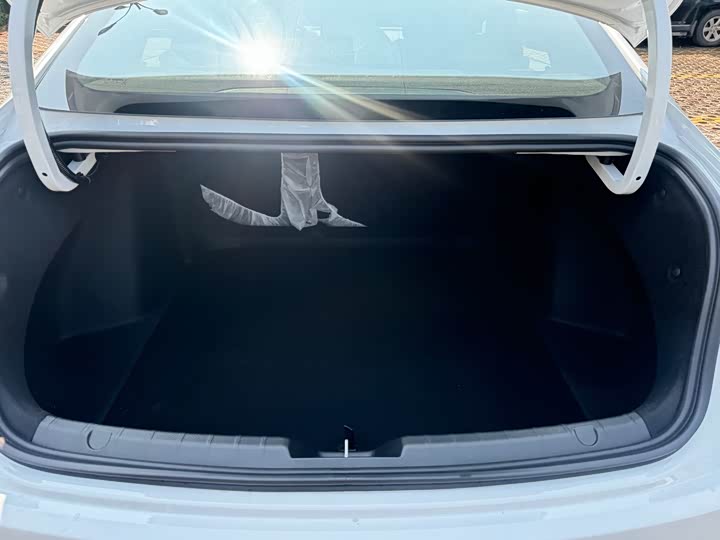 Фото 8 - Geely Preface