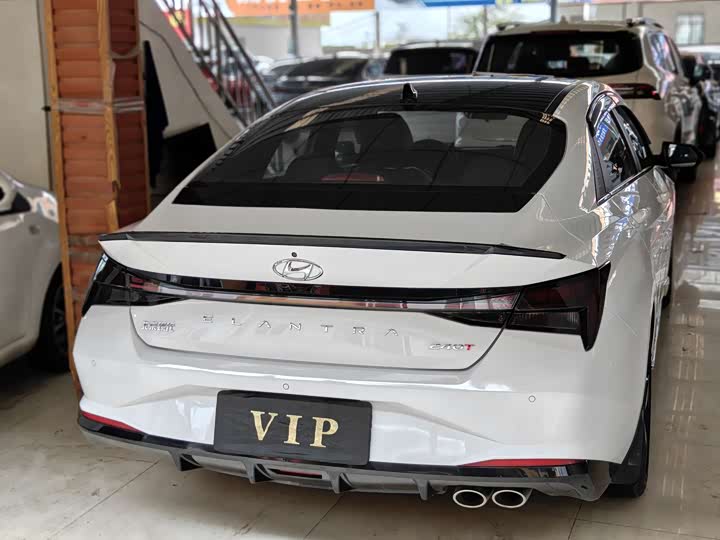 Photo 6 - Hyundai Elantra N line