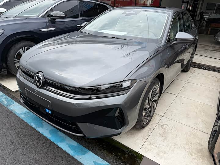 Photo 1 - Volkswagen Sagitar L