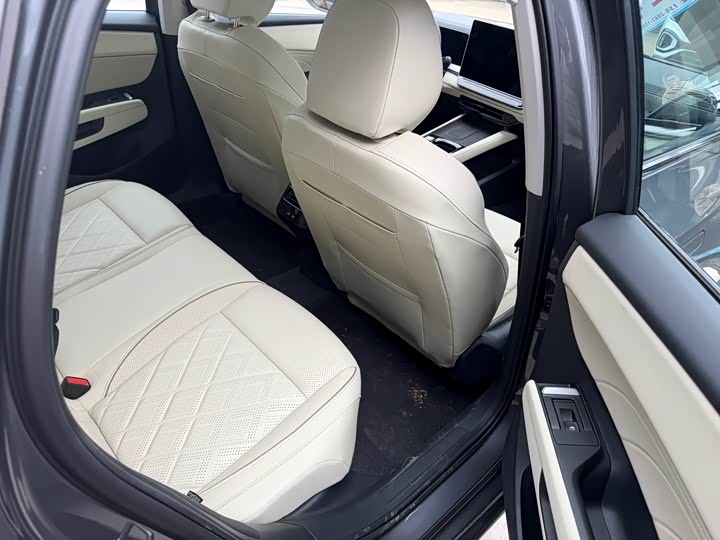 Photo 8 - Volkswagen Sagitar L