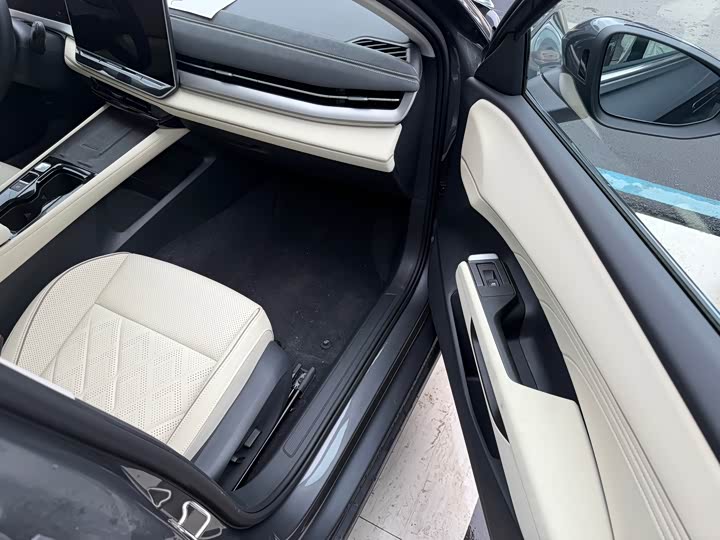 Photo 9 - Volkswagen Sagitar L