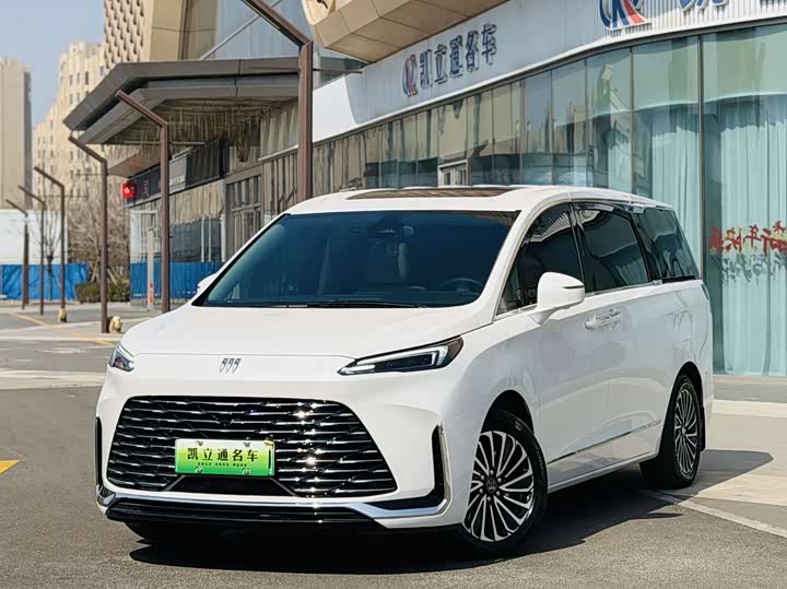 Photo 1 - Buick GL8 Hybrid