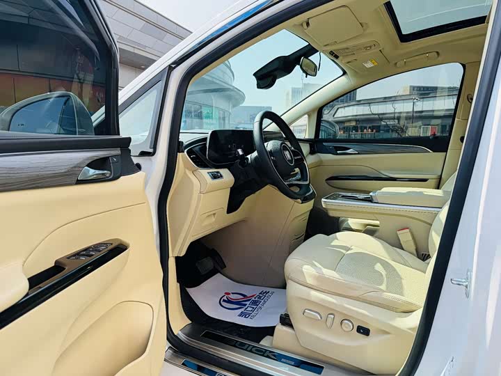 Photo 6 - Buick GL8 Hybrid