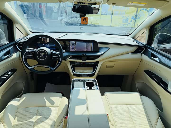 Photo 8 - Buick GL8 Hybrid