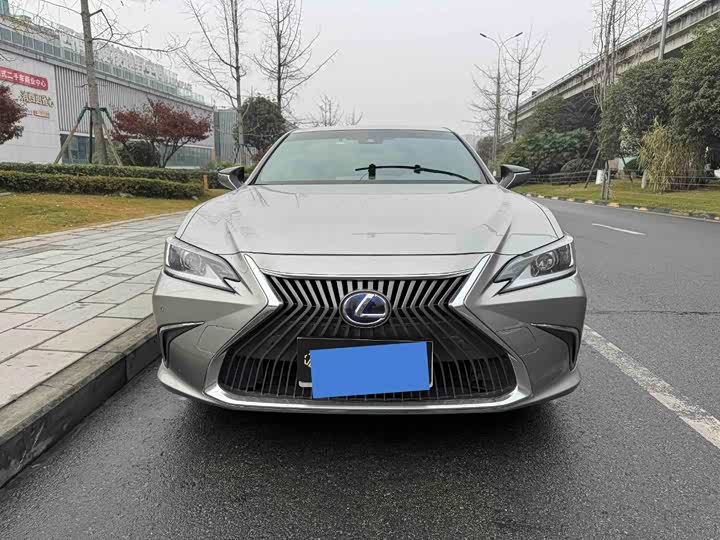 Фото 2 - Lexus ES