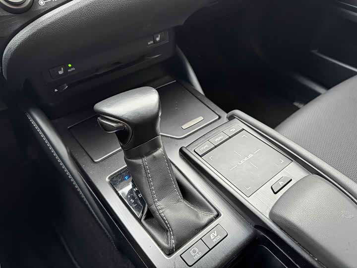 Фото 3 - Lexus ES