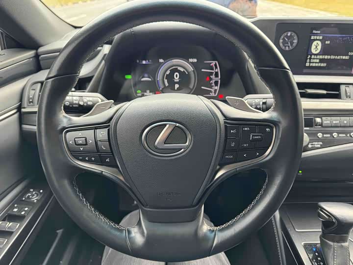 Фото 4 - Lexus ES