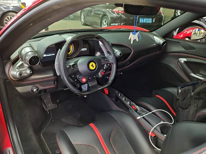 Фото 3 - Ferrari F8